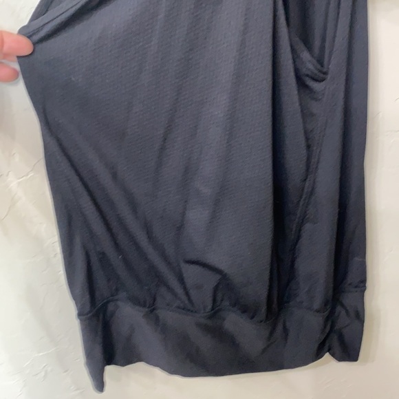 Lululemon black work out top size 4 - Picture 7 of 8